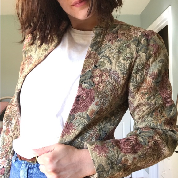 Vintage floral jacket. - Picture 3 of 13
